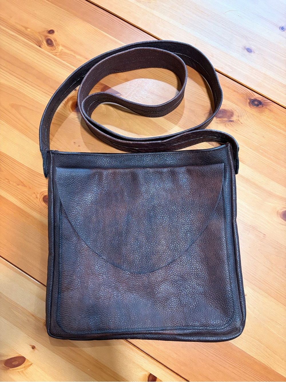 Vintage Chocolate Leather Messenger Crossbody Bag - Classic Everyday Carry